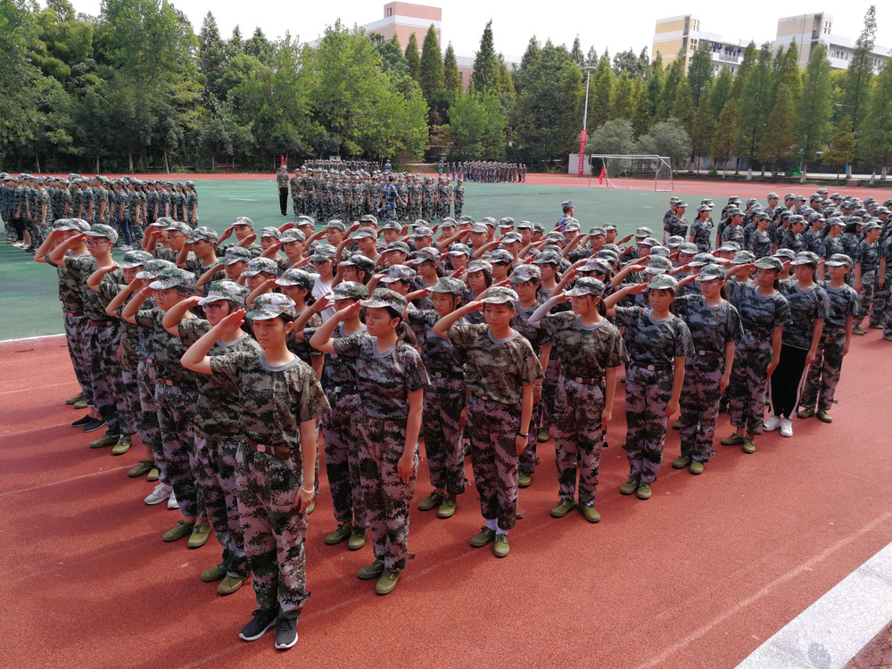 高一军训